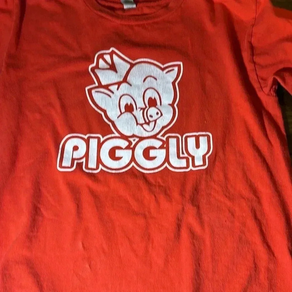piggly wiggly red short sleeve t-shirt round neck grocery store supermarkets YL - Picture 3 of 4